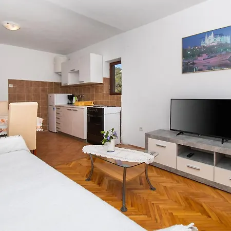 Rada Apartment *