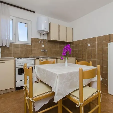 Rada Apartman Tisno